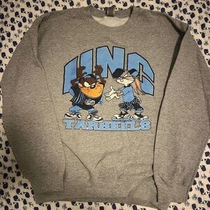 Vintage UNC Bugs Bunny Cartoon Crewneck Sweatahirt Size M
